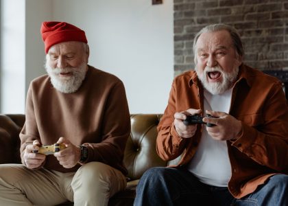 Co łączy starość z życiem w domu opieki?